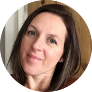 Kerry, our art class tutor in Farnham & Guildford